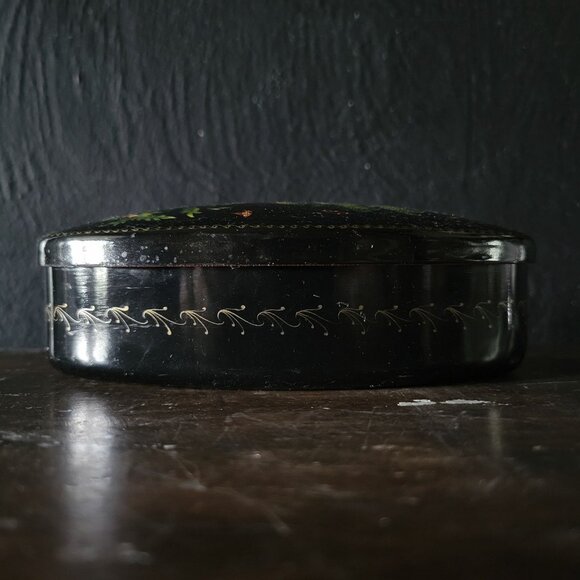 Vintage Hand-Painted Signed Russian Trinket Box, Enamel on Metal Box - Picture 5 of 10